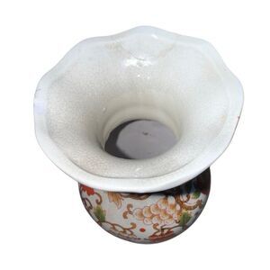 Mid-20th Century Chinese Export Decorative Floral Porcelain Vase